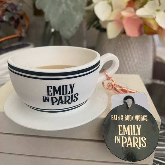 🆕☕️ BATH & BODY WORKS EMILY IN PARIS “LATTE CUP & SAUCER” POCKETBAC HOLDER. NEW! - Picture 4 of 4